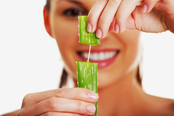 Đắp mặt nạ nha đam qua đêm