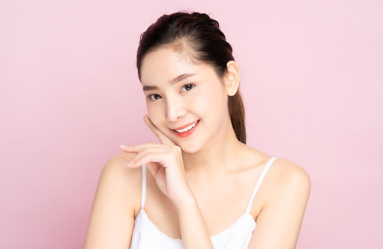 Phụ nữ 35 tuổi phun môi giúp gương mặt trẻ trung và rạng rỡ hơn