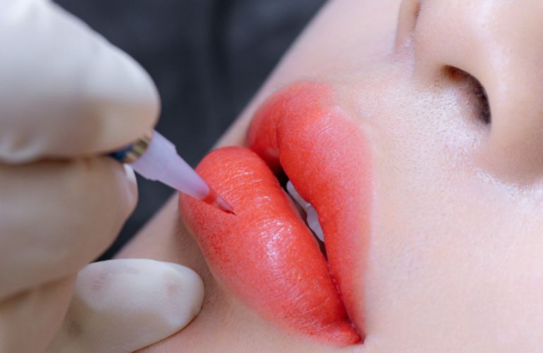 Lựa chọn cơ sở uy tín và công nghệ phun môi hiện đại