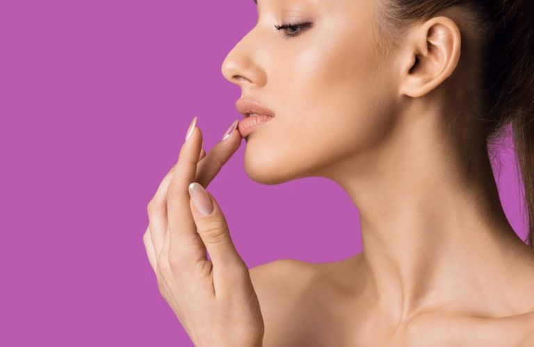 Giai đoạn 2 môi khô dần và bắt đầu đóng vảy