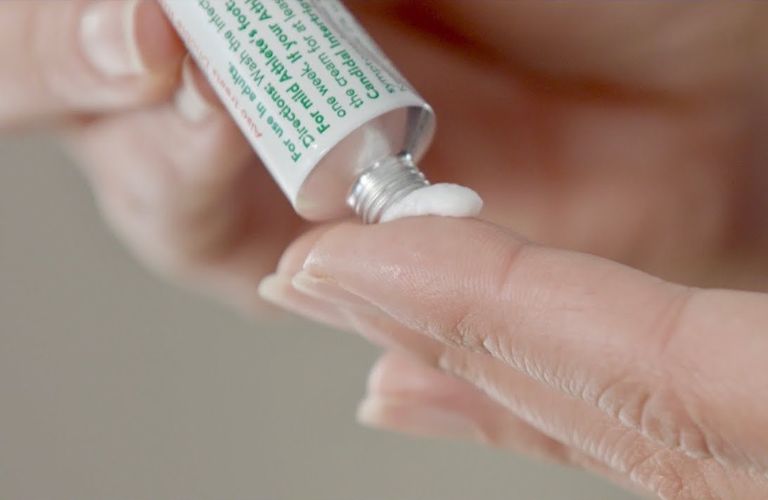 Thuốc mỡ/ kem dưỡng chuyên dụng sau phun môi