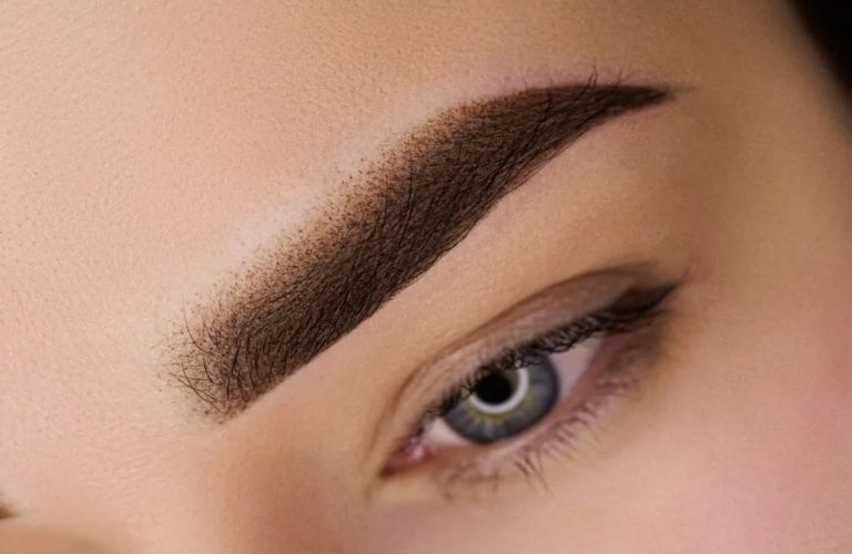 Lông mày sẽ bắt đầu lên màu chuẩn từ tuần thứ 3 trở đi