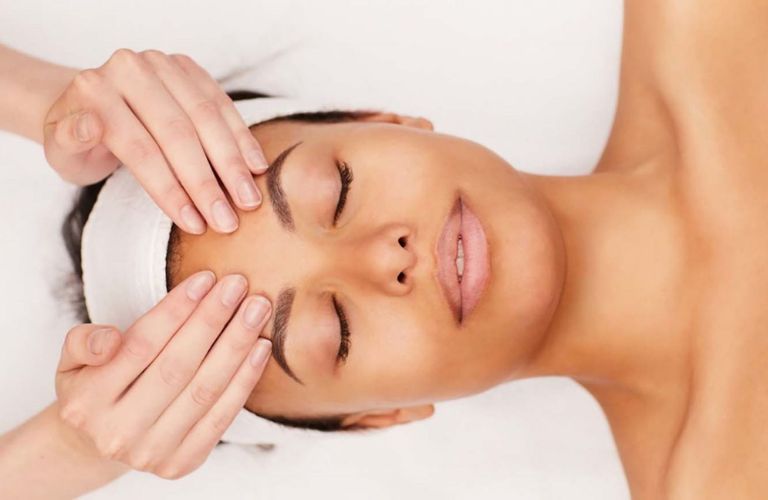 Massage vùng trán