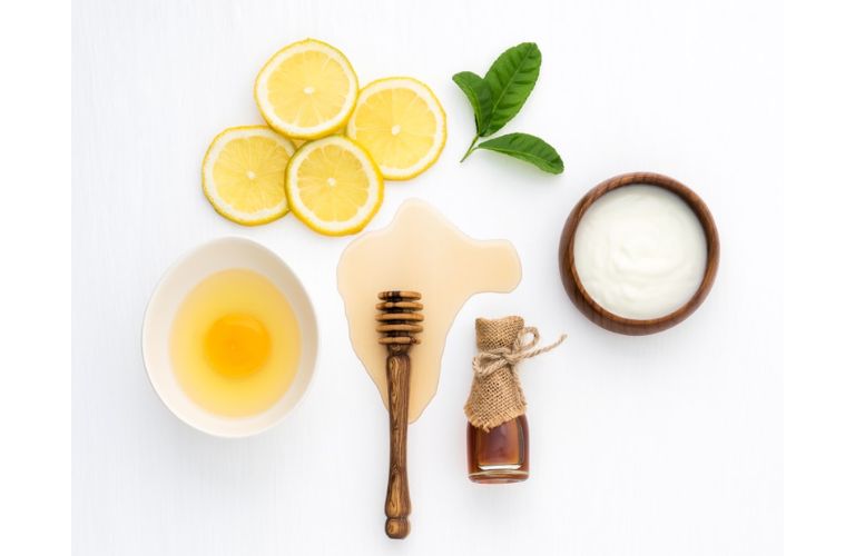 Cách làm căng da mặt với mặt nạ từ mật ong và trứng gà
