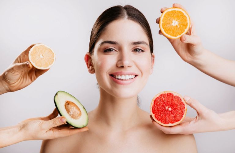 Cách làm căng da mặt với mặt nạ từ mật ong và trứng gà