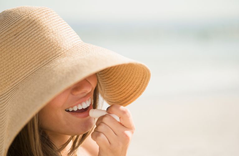 Bảo vệ môi khỏi ánh nắng mặt trời