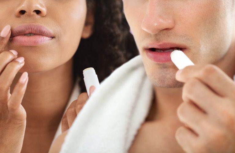 Nên sử dụng son dưỡng mỗi ngày