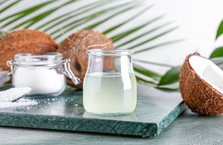 Tẩy tế bào chết bằng đường và dầu dừa