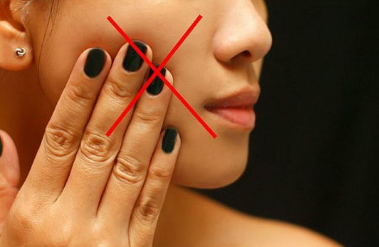 Tránh va chạm và tác động mạnh lên mặt trong vòng 7 ngày đầu