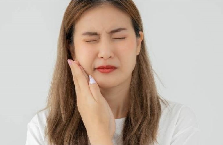 Tê hoặc mất cảm giác tạm thời sau phẫu thuật