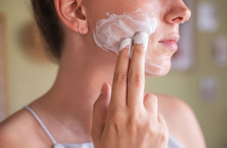 Cách căng da mặt bằng sữa chua