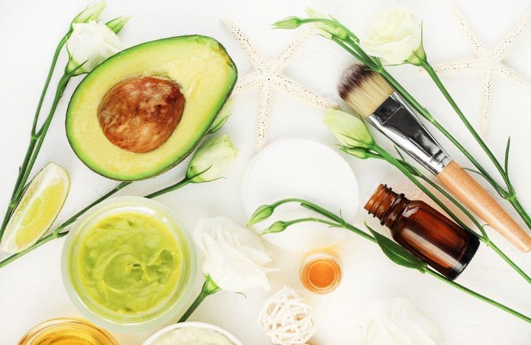 Cách làm đẹp da, căng da mặt bằng quả bơ