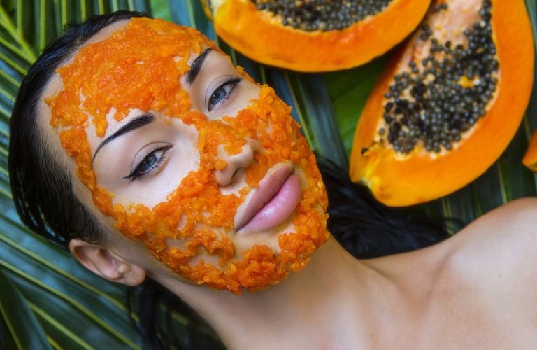 Thường xuyên đắp mặt nạ bằng đu đủ giúp làn da khỏe và căng bóng tự nhiên