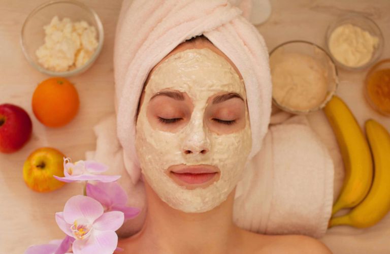 Cách căng da mặt với chuối