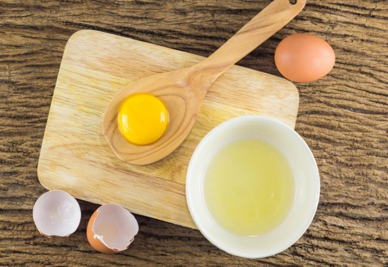 Cách căng da mặt với lòng trắng trứng gà