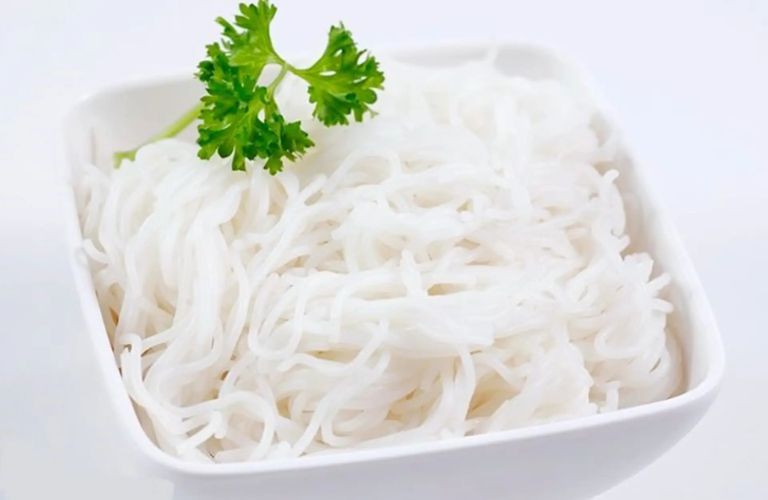 Cắt mí mắt ăn bún được không?