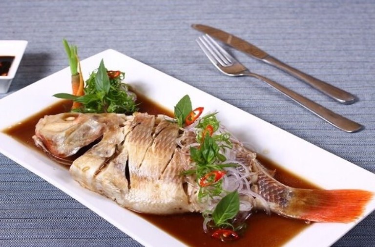 Cắt mí mắt ăn cá được không