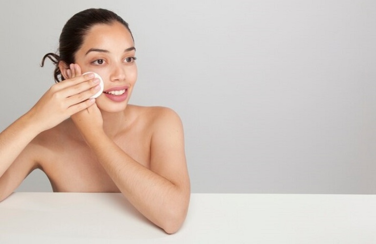 Sau cắt mí mắt bao lâu thì rửa mặt được bình thường