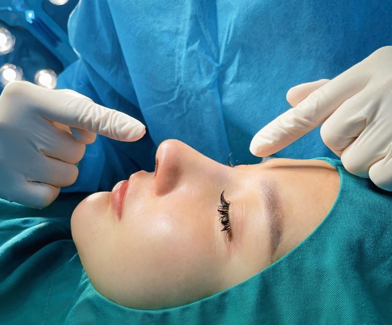 Thẩm mỹ Lọ Lem nâng mũi tại Tân Bình
