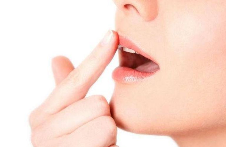 Tạo hình môi tều nếu môi tự nhiên quá mỏng
