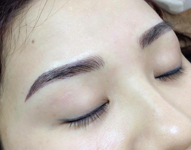 Phun chân mày tán bột giá bao nhiêu
