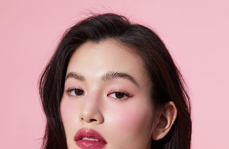 Tông đen thuần truyền thống, thích hợp với người có tóc đen, da ngăm