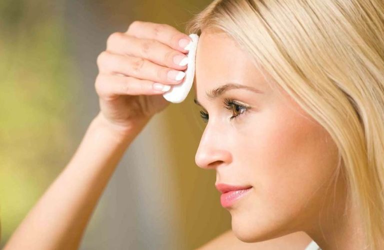 Tuyệt đối không để nước dính vào chân mày trong 3 ngày đầu tiên