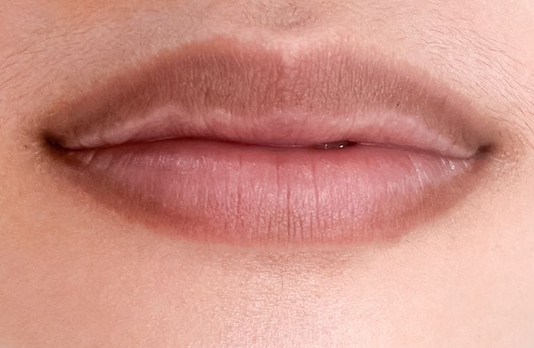 Dùng son quá sớm làm tăng nguy cơ thâm môi trở lại