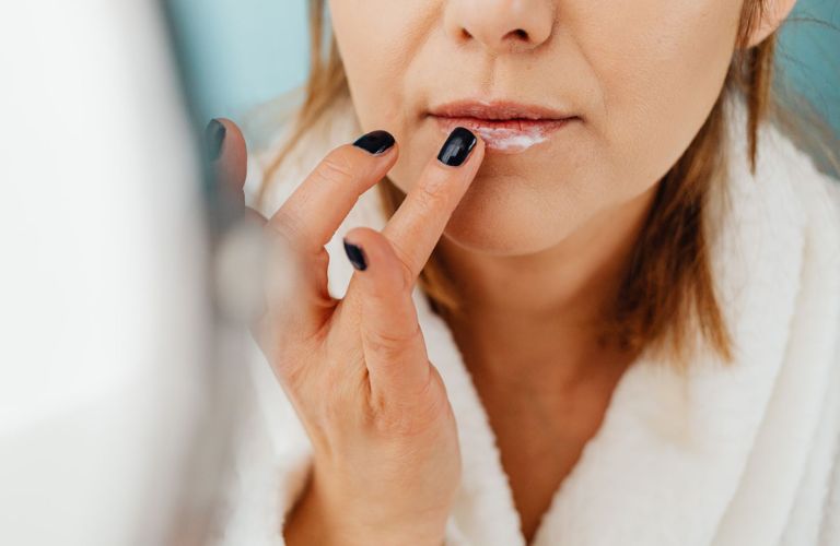 Sử dụng thuốc hoặc các sản phẩm hỗ trợ phục hồi 