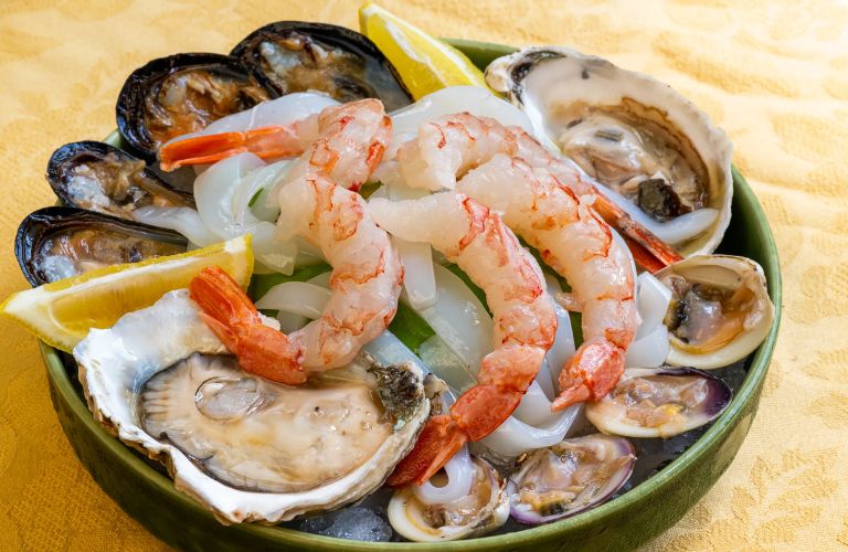 Tránh ăn hải sản trong thời gian phục hồi sau phun môi