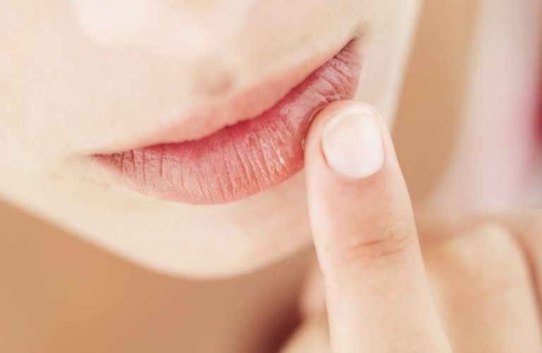 Môi khô, thiếu độ đàn hồi