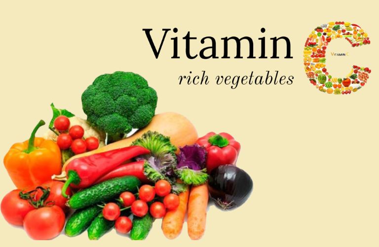 Rau xanh đậm và trái cây giàu vitamin C