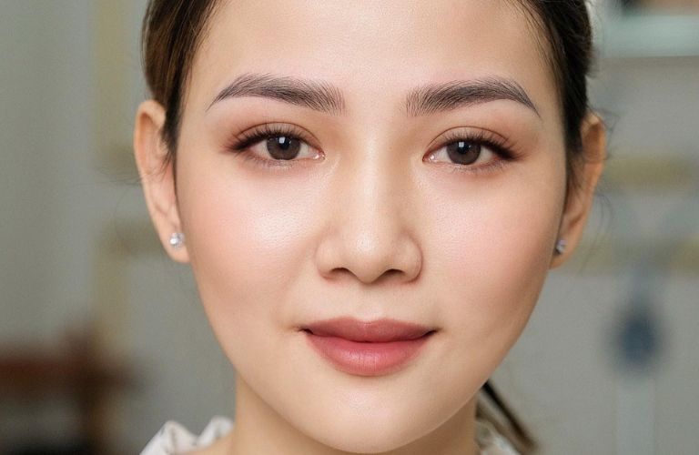 Chân mày sau khi phun xăm điêu khắc sẽ bắt đầu bong sau khoảng 3 - 5 ngày