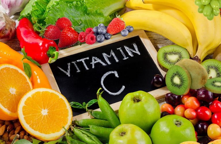 Thực phẩm giàu vitamin C giúp thúc đẩy quá trình lành thương và hỗ trợ lên màu
