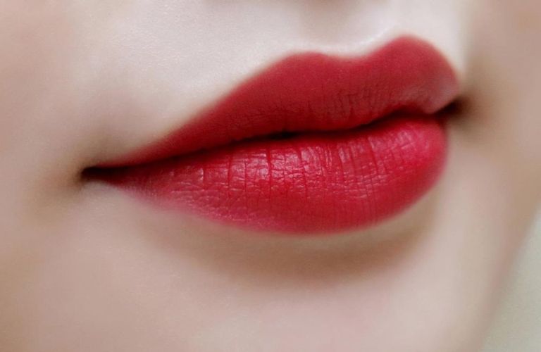 Môi gần như phục hồi hoàn toàn và lên màu chuẩn sau phun môi 1 - 2 tháng