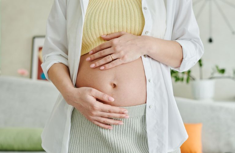 Phụ nữ đang mang thai hoặc cho con bú