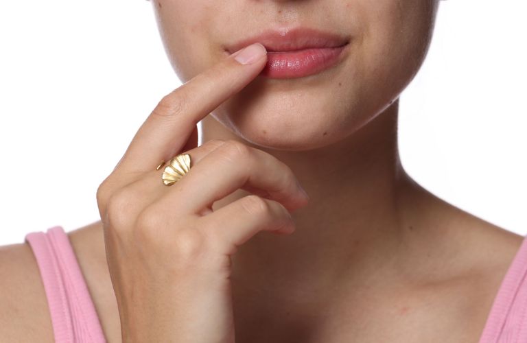 Hạn chế tác động cơ học lên vùng môi