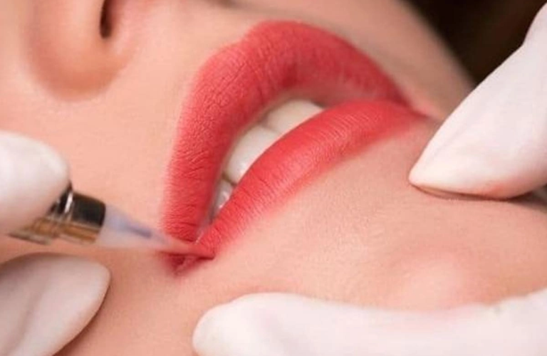 Tất cả các dụng cụ dùng trong xăm môi cần được đảm bào vô trùng tuyệt đối