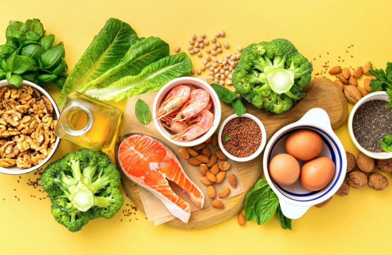 Cung cấp đủ vitamin và khoáng chất qua thực phẩm lành mạnh để tăng tốc độ phục hồi mũi