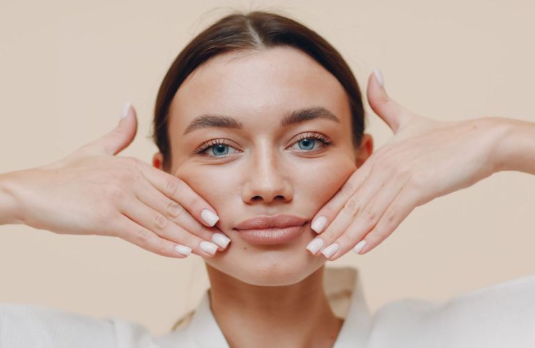 Không massage cũng như tránh tác động mạnh khác vào vùng vừa tiêm