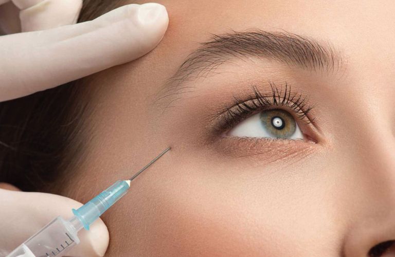 Tiêm Filler thái dương thường không gây kích ứng hay đào thải nhờ sử dụng Axit hyaluronic