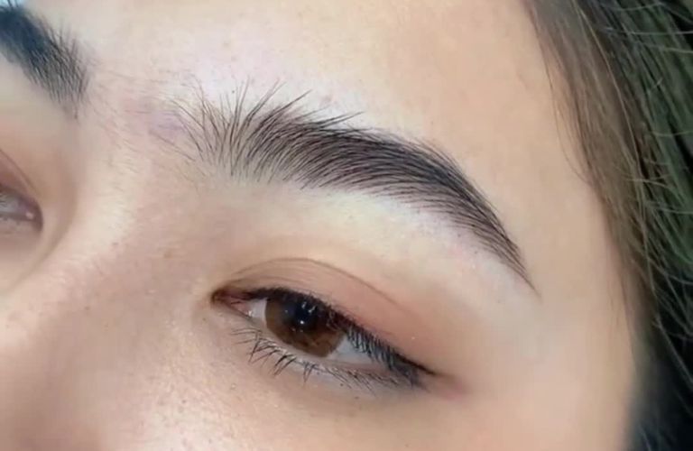 Điêu khắc chân mày Hairstroke