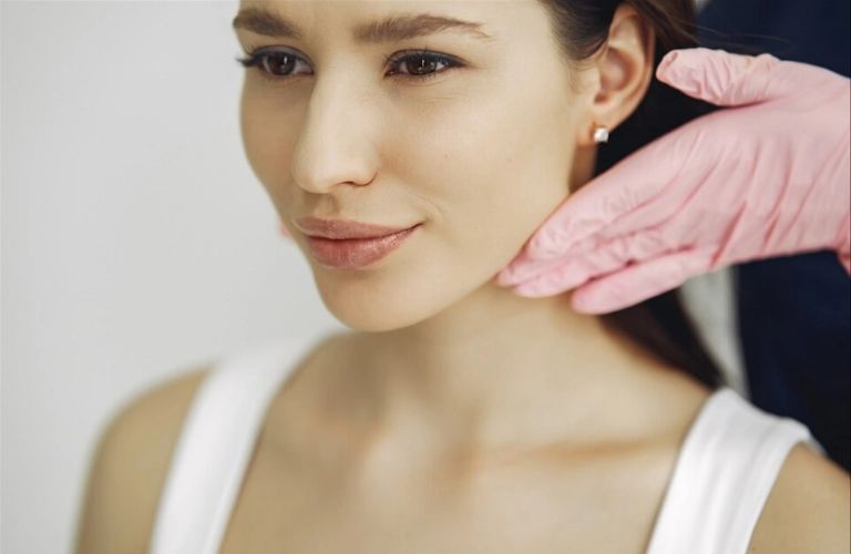 Tiêm Filler môi bao lâu thì mềm