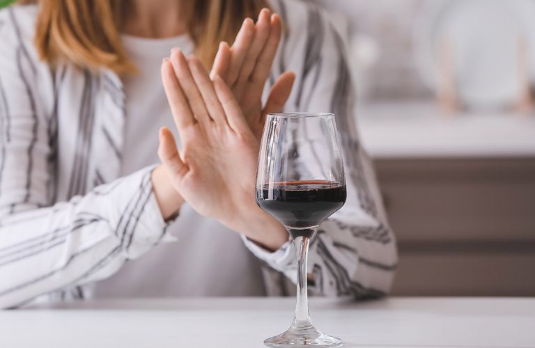 Tuyệt đối không sử dụng rượu để tránh kích thích phản ứng viêm